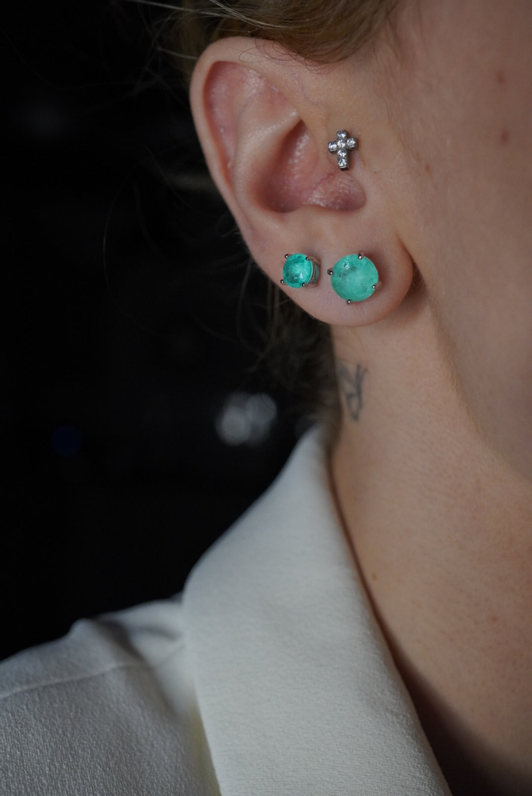 Brinco Chelsea 8mm Esmeralda Colombiana | Lab Grown